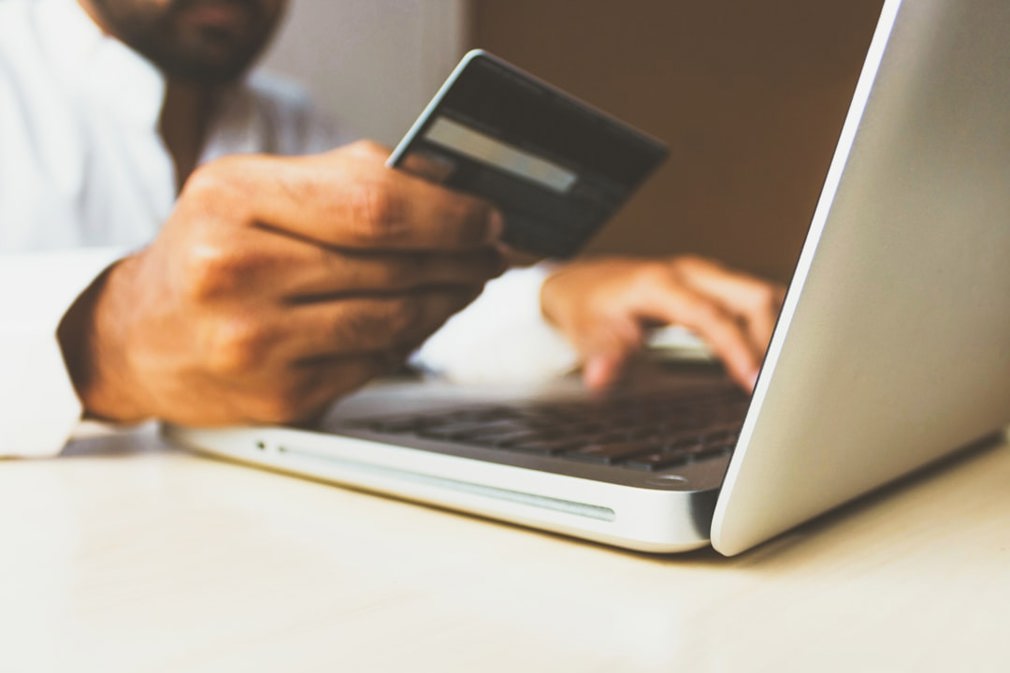 De aparte kaart voor je zzp-uitgaven. Hoe een prepaid creditcard grip geeft zonder zakelijke rekening of BKR-toets