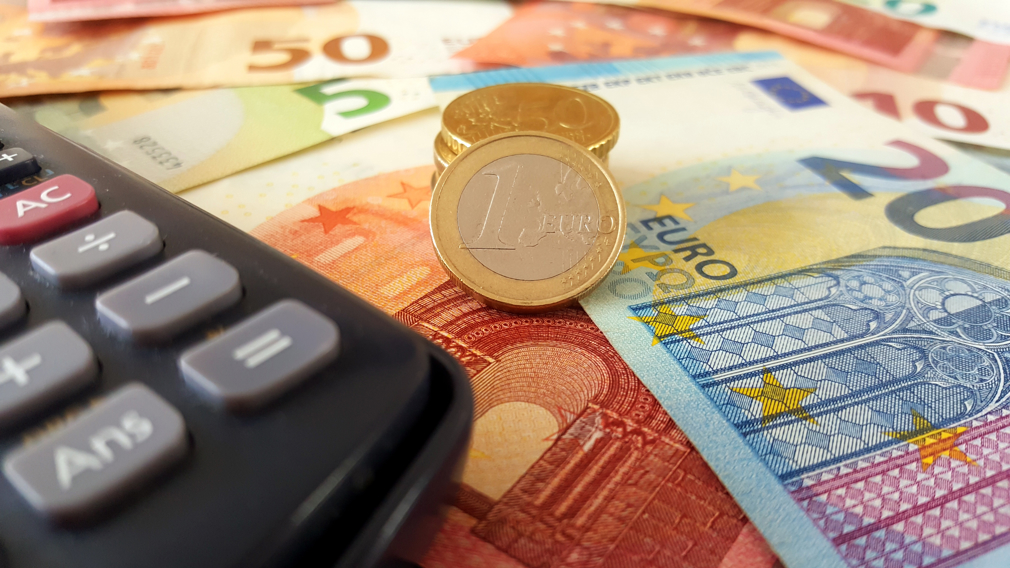 Minder inkomsten als zzp'er? Zo kun je besparen op je uitgaven
