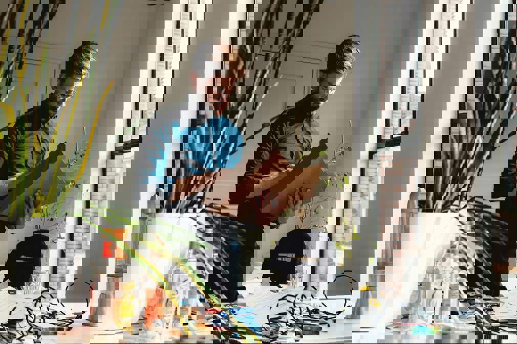 Waarom ondernemers uren verspillen aan administratie (en hoe je dat voorkomt)